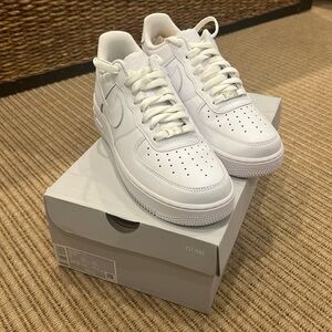 Men's Nike Air Force 1 NWT (Men’s 9, Women’s 10.5)